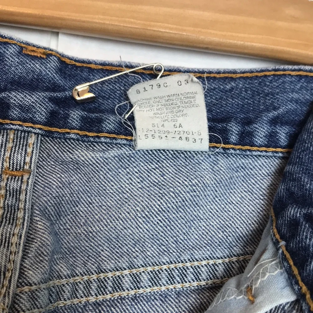 Vintage excellent used condition Levi’s tiny waist high waisted taper full leg